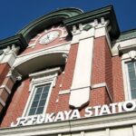 赤レンガ調の深谷駅舎